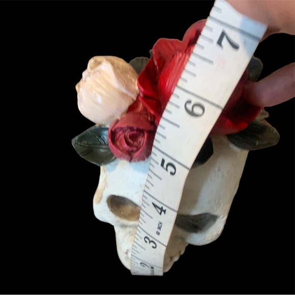 Skull with Roses - Picture 9 of 9